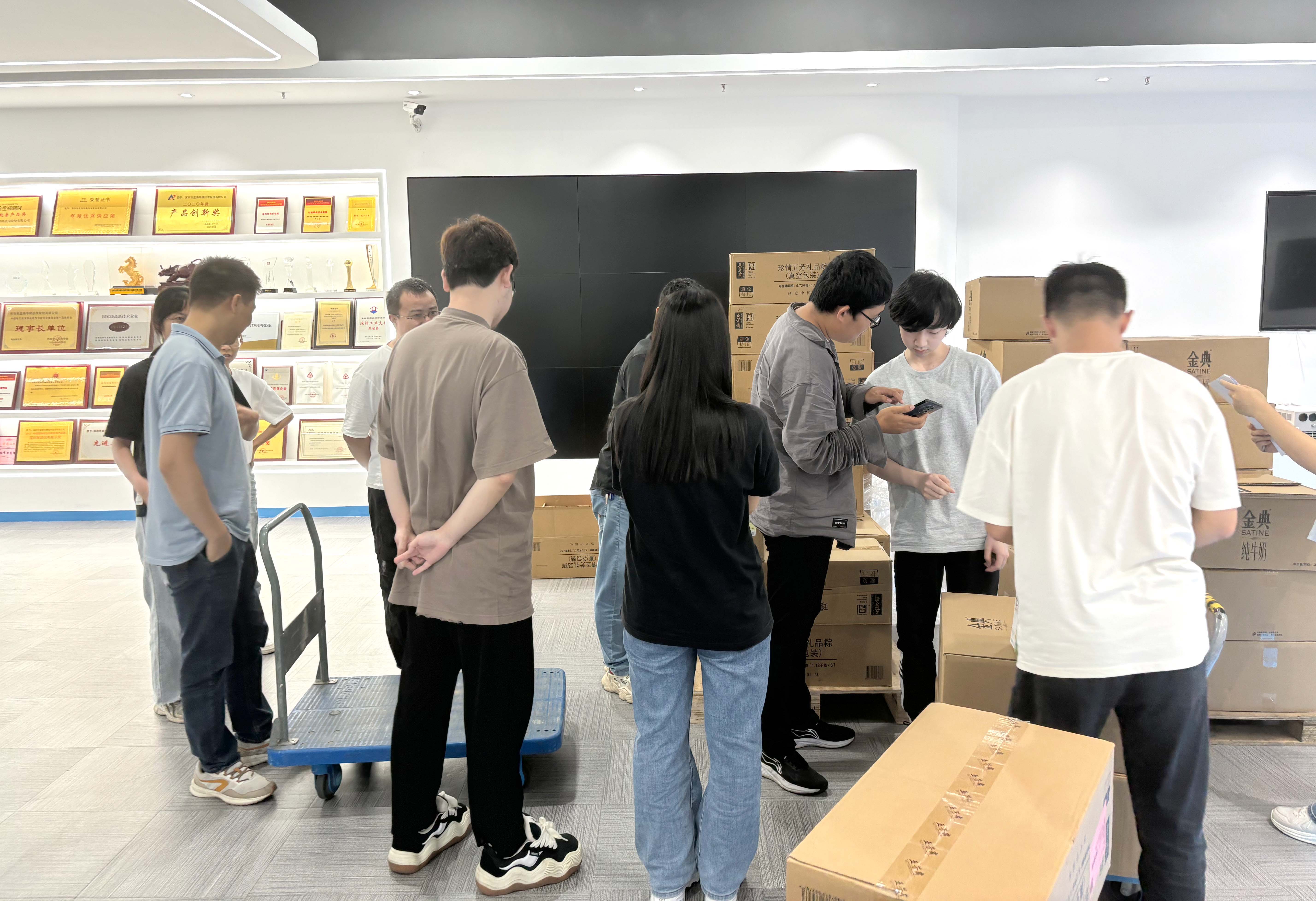 粽香迎端午 关怀暖人心|333体育为全体家人们发放端午节福利啦! 粽香迎端午 关怀暖人心|333体育为全体家人们发放端午节福利啦!