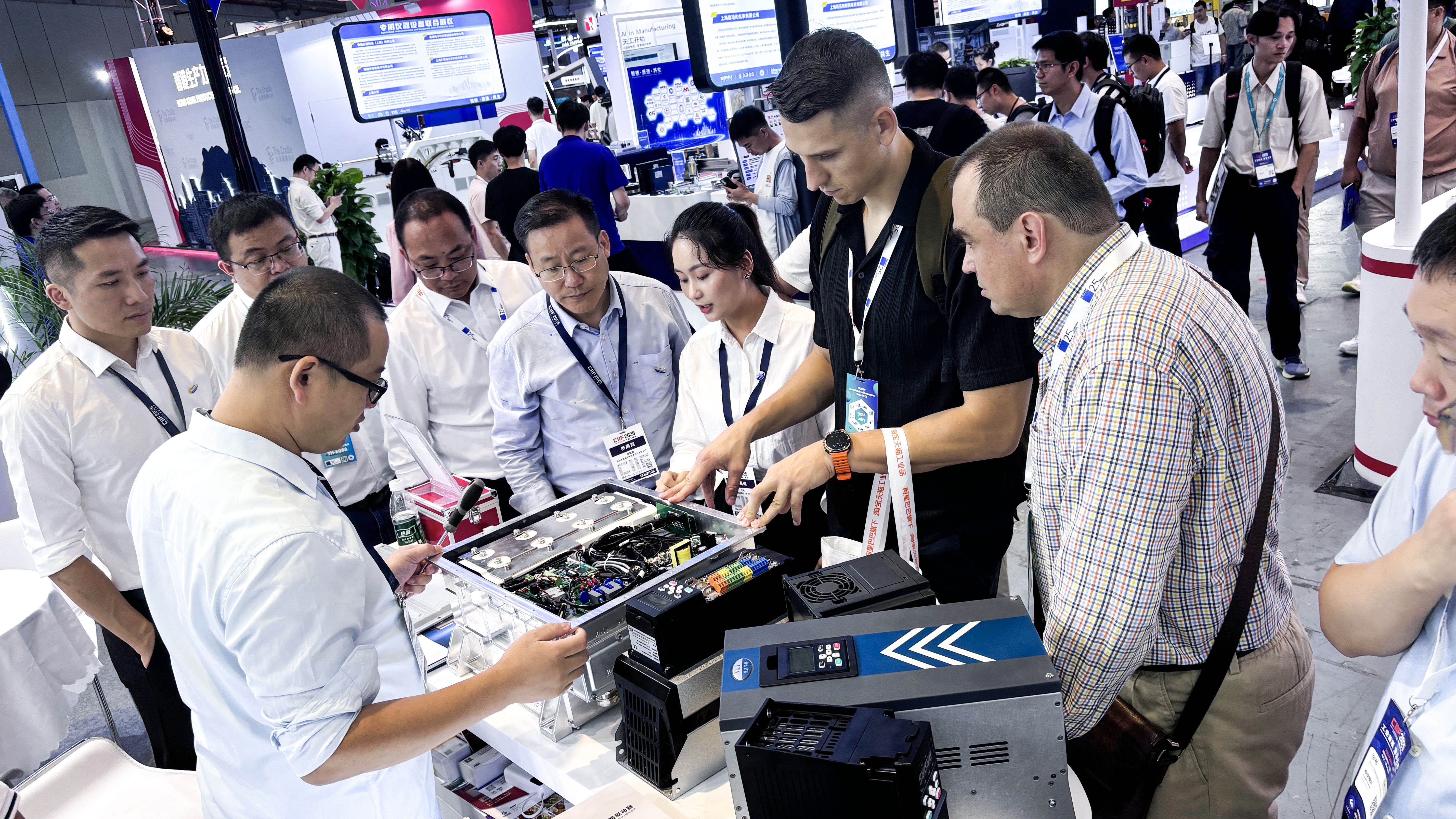 【工博会直击】2025上海工博会首日晨光:333体育深耕新能源与工业自动化智能制造,以技术诠释实力! 【工博会直击】2025上海工博会首日晨光:333体育深耕新能源与工业自动化智能制造,以技术诠释实力!