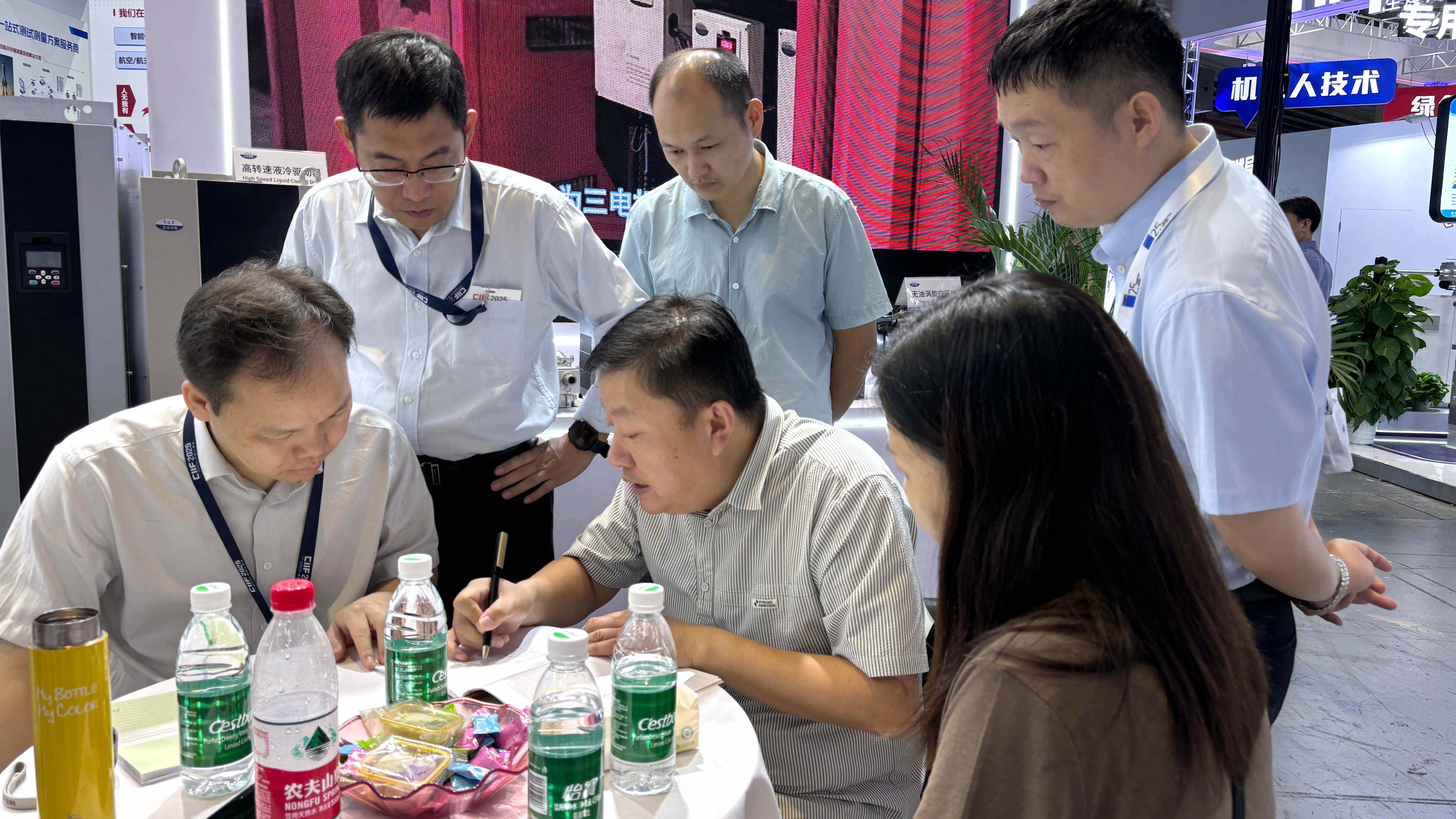 333体育2025上海工博会圆满收官! 333体育2025上海工博会圆满收官!